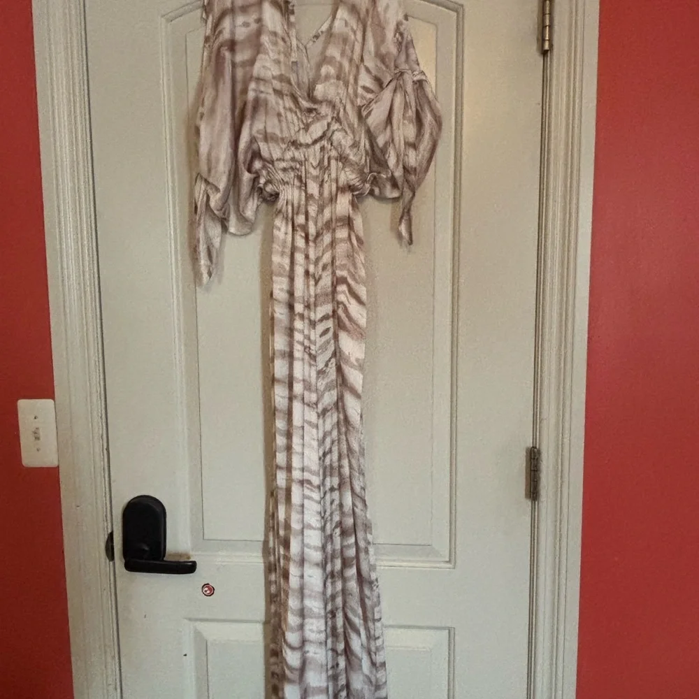SURF GYPSY Elegant Cream Tie-Dye Maxi Dress/Swim Coverup. NWT. size Small - Picture 2 of 6
